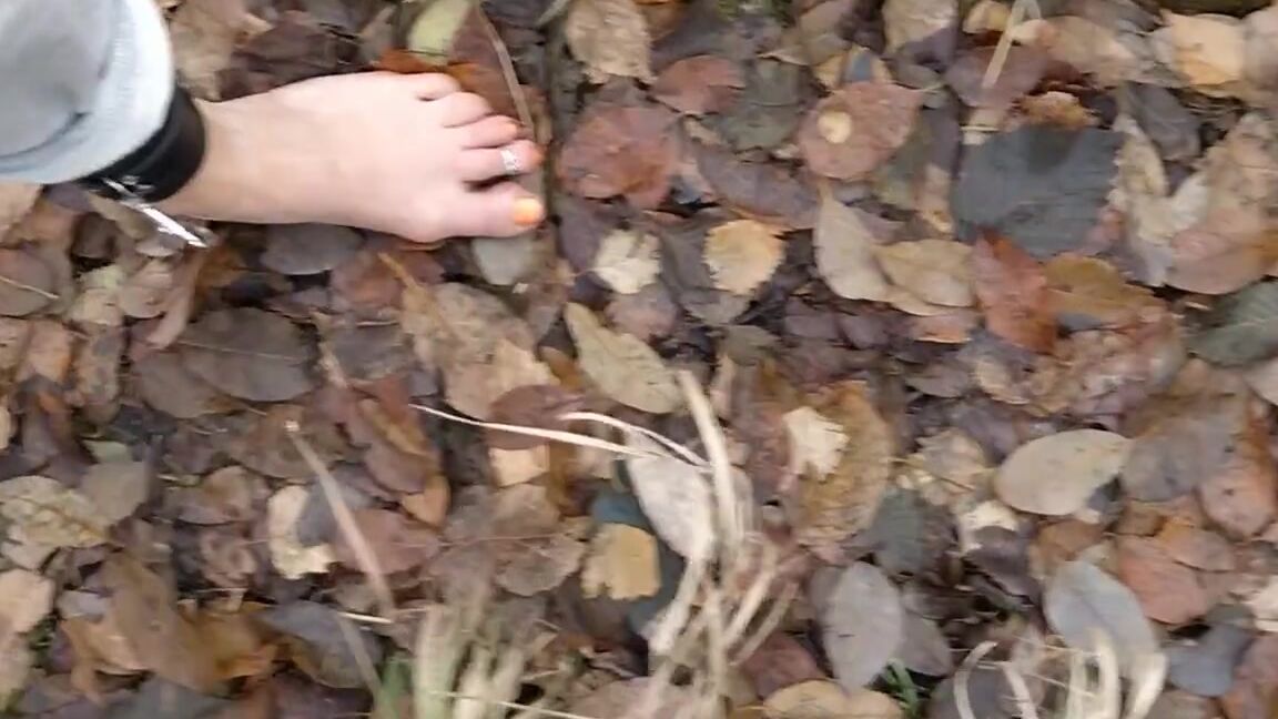 Frejas Submissive Feet Nicknamed Frejassubmissivefeet Onlyfans Today I Had A Freezing Barefoot Walk In 0 Degrees Wearing Cuffs Next Week I