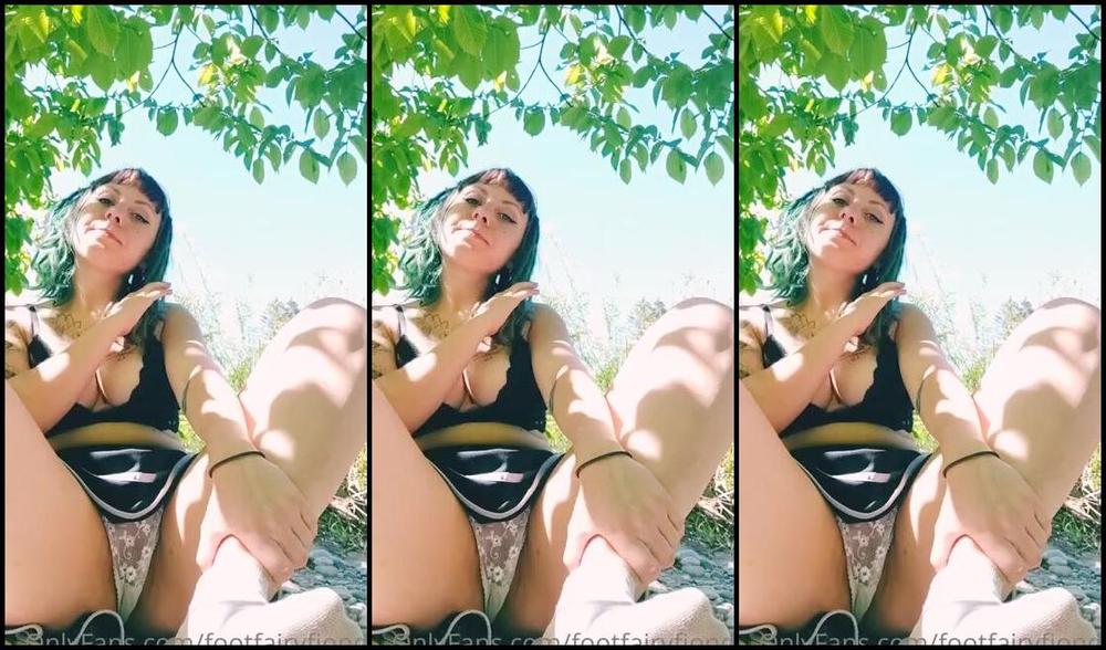 Freakyfjondaxxx Onlyfans You Want Me And I Tell You To Love My Stinky Feet First As This Is What I Desireso I Force You