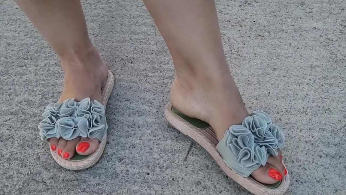 Mistressluna Onlyfans My Perfect Feet Must Be Worshiped Every Single Day Kneel And Worship Mistressluna