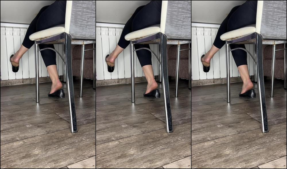 Queen Sexy Feet1 3424927682 08 01 2024 Shoe Play After A Working Day