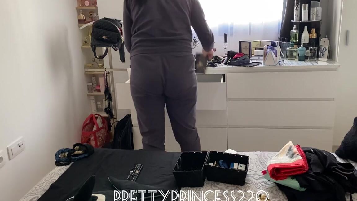 Prettyprincess220 01 30 2023 Onlyfans Video I Tidy Up The Drawers A Bit And My Ass Does What It Knows Best