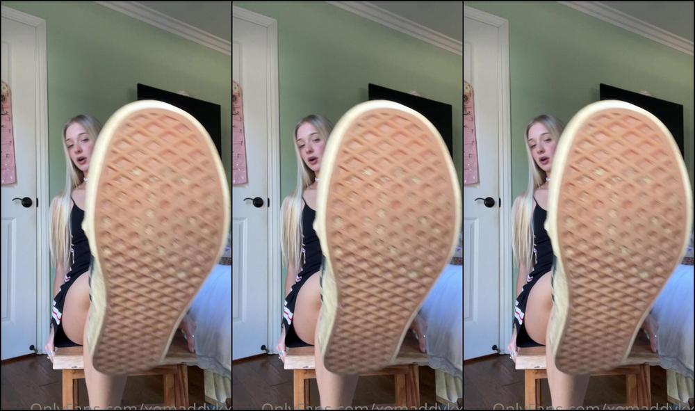Xomaddykxo Come And Sniff My Soles W Me In This Sweet Stinky Vans Removal Please Feel Free To