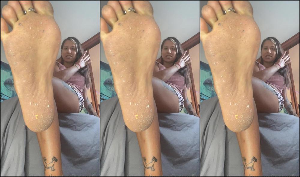 Queenstarb Well I Can Tell You Like Dirty Feet Why Dont You Stroke Your Cock While I Rub My Disgusti