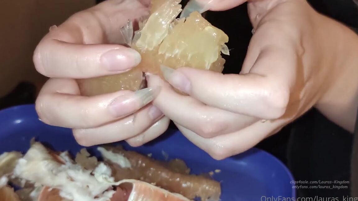 Lalalaura Nicknamed Lauras Kingdom 02 11 2022 Onlyfans Video Claw Queens Giant Pomello Here Is Your Claw Queen Back For Another Fruit Clawing Video In