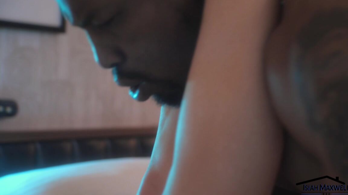 "IsiahMaxwell" bbc, big ass, big boobs, interracial, milf a quickie with milf babe kayla paige Manyvids