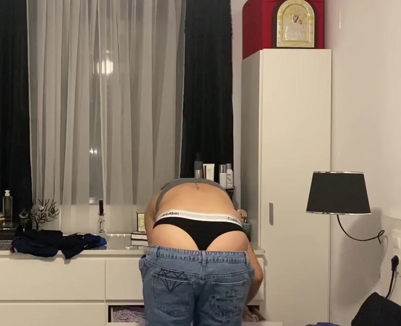 Prettyprincess220 01 02 2023 Onlyfans Video I Just Ate A Big Bean Burrito And Im Feeling So Gassy I Start Bending Over