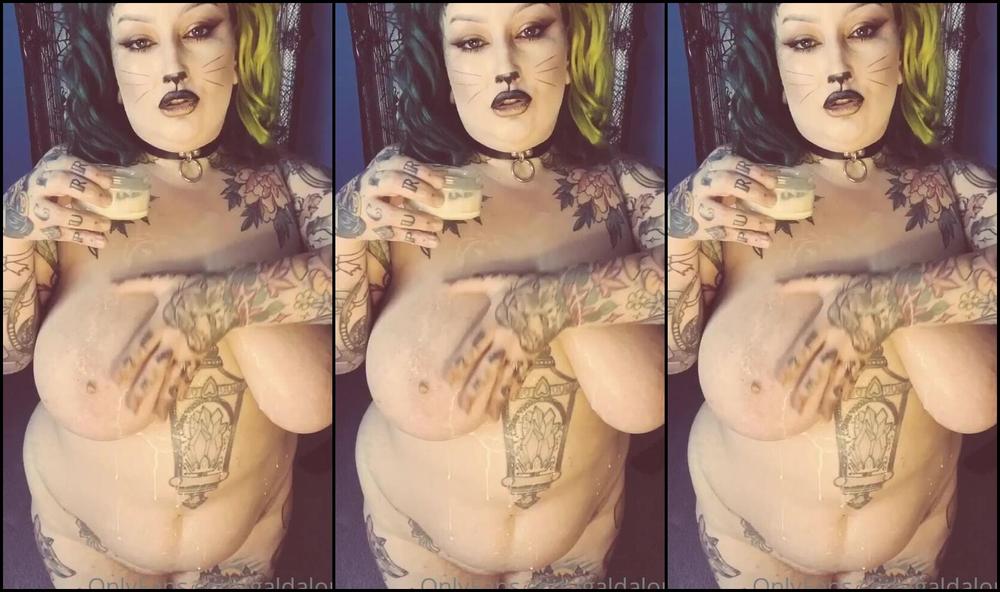 Galdalou I M A Thirsty Messy Kitty Come Clean Me Up