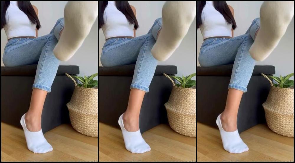 Alita Nicknamed Callmealita Onlyfans Running Errands Since Early Morning Finally Home Look At My Dirty Socks