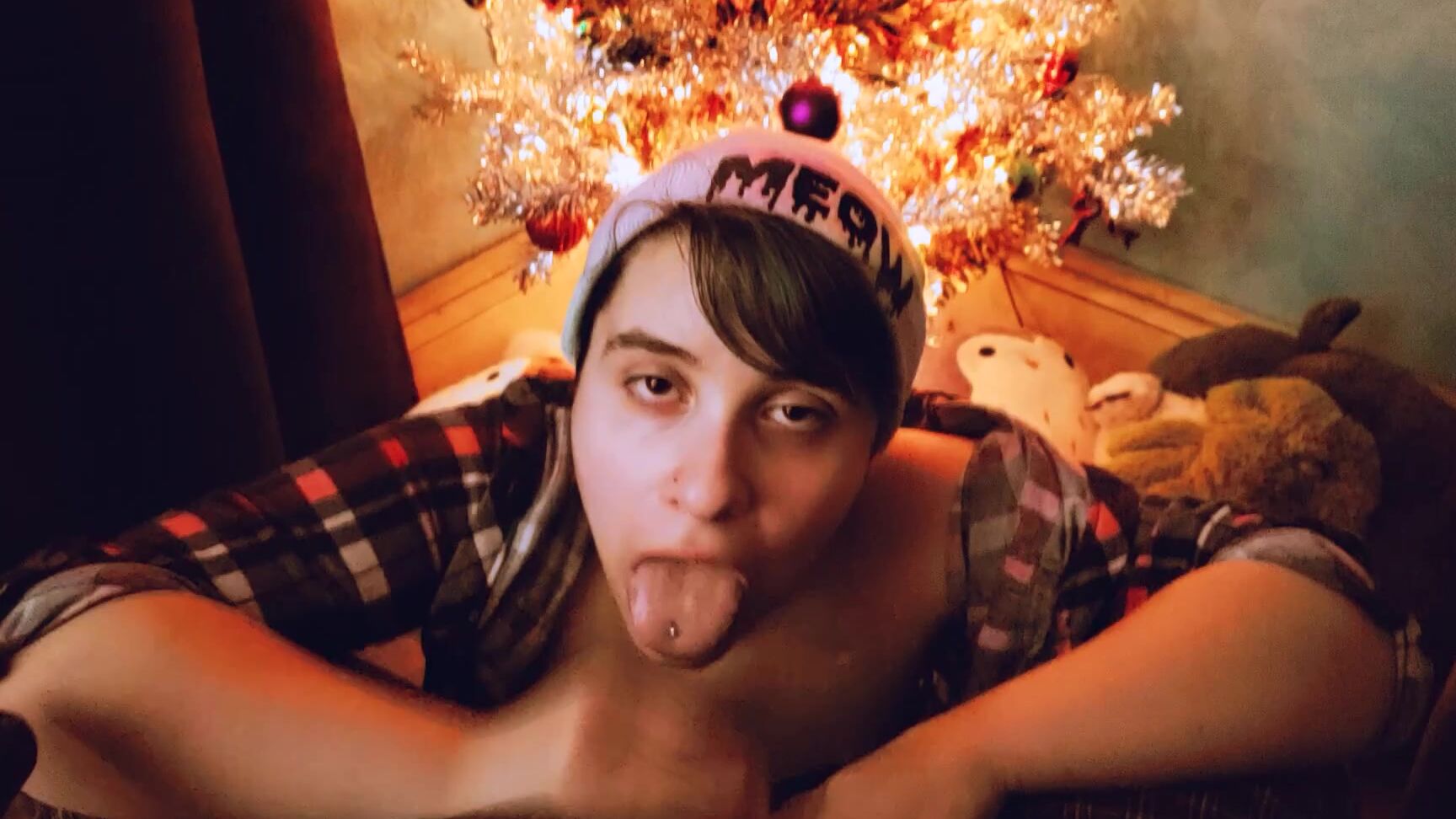 Lilkiwwimonster Sucking Dick On Christmas Eve