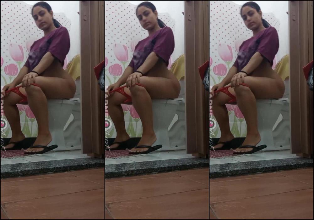 Latinamarne Peeing Pissing