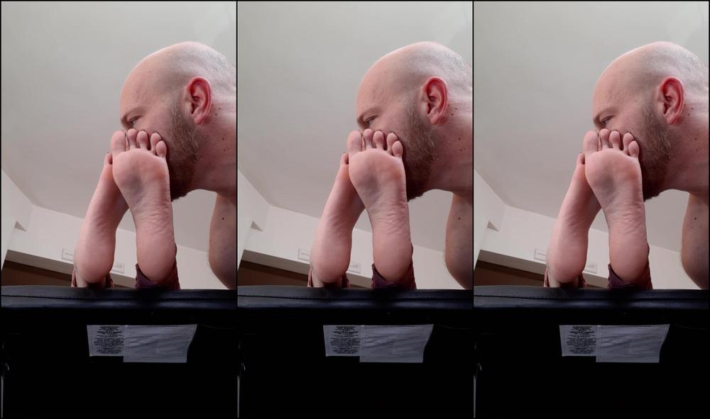 Solecatcher The Smell Of Her Feet Was Extremely Potent You