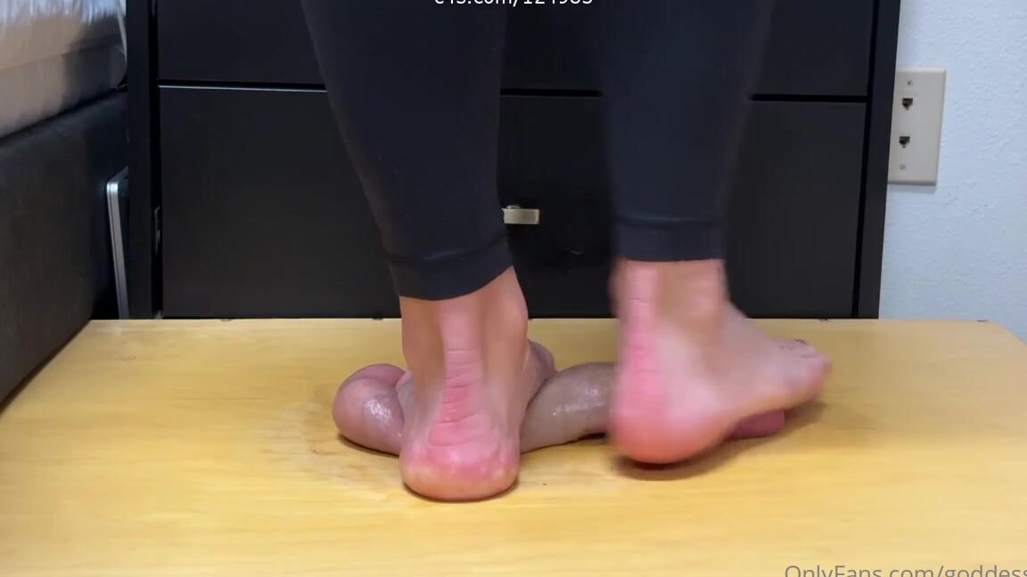 Goddess Kloe Nicknamed Goddesskloe 03 01 2023 Onlyfans Video Irresistible Footjob