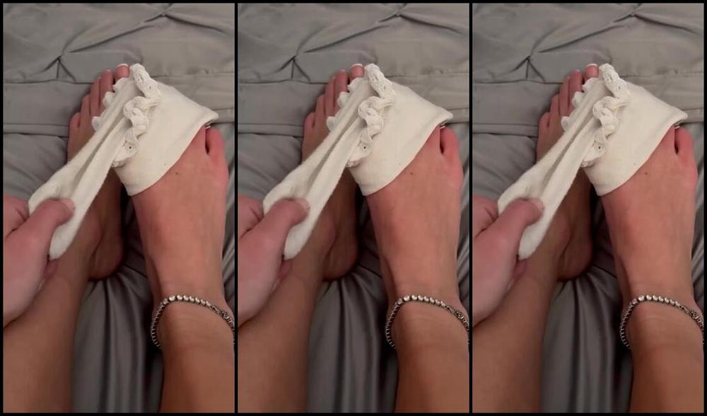 Lorraine Edwards Aka Lorraineedwards91 Onlyfans Enjoying Myself While I Take Off My Frilly Socks And Look At My Little Pretty Pedicured