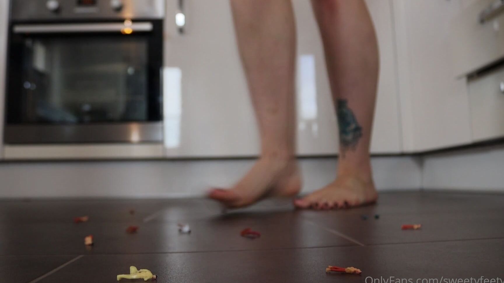 Sweetyfeetys This Unaware Giantess Crushed All Her Friends Without Even Realising She Was Just Clean