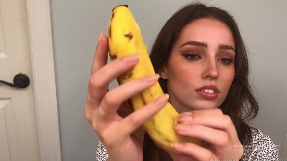 Lalalaura Nicknamed Lauras Kingdom 11 21 2023 Onlyfans Video Alexandras Banana Claw