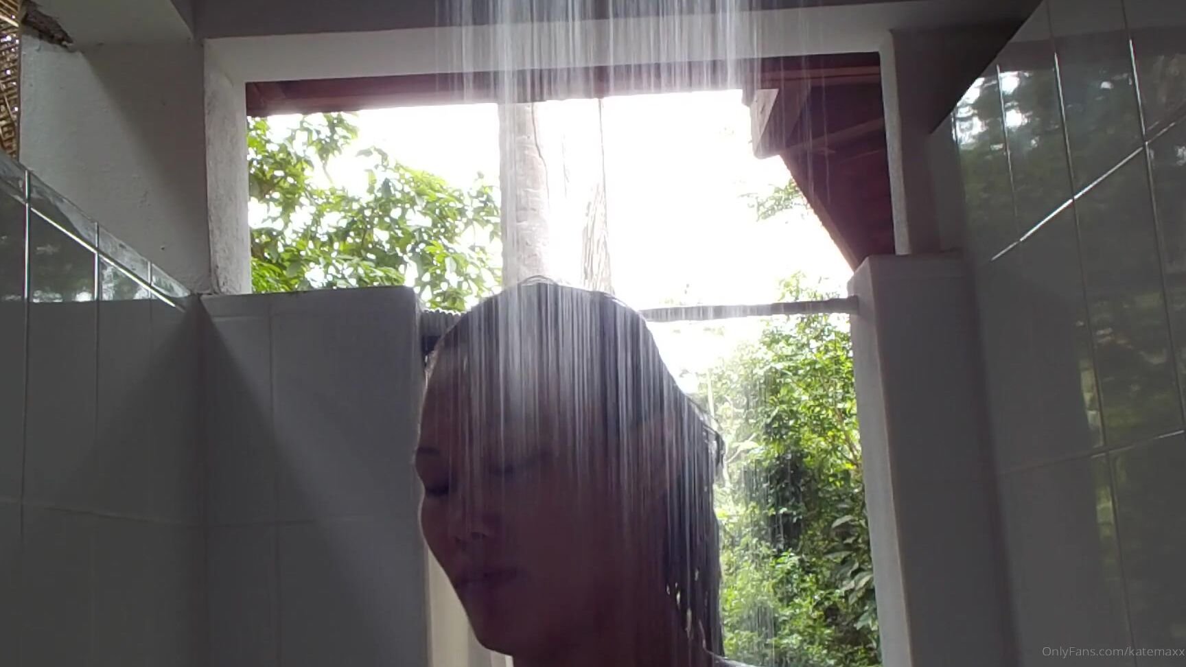 Katemaxx Just A Voyeuristic Shower Vid From A Jungle Treehouse This Was Before I Had A Cameraman T