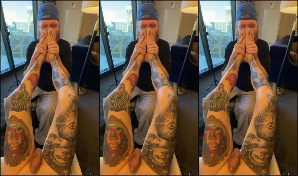 Strawishere I Met A Footboy At The Casino And Took Him Back To My Room This Is What Happened Nex