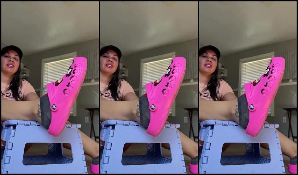 Deedeericanfeet 05 05 2024 Onlyfans Video As Requested Who Doesnt Love A Sock And Croc Tease Wit A Countdown
