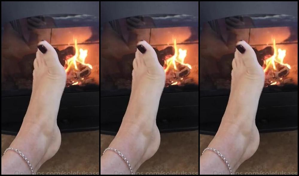 Solefulsassy Onlyfans Warming Those Tootsies I Think Youd Do A Better Job Though