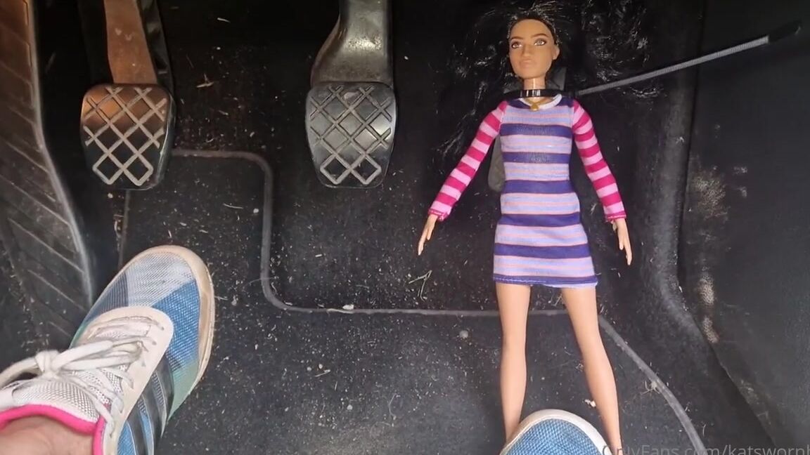 Kats Worn Heels Nicknamed Katswornheels Onlyfans I Love The Thought Of Shrinking You Down And Tieing You By Your Neck