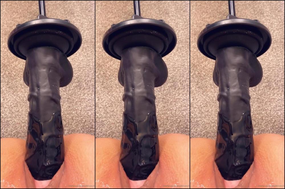 Hannahbrooks Having A Naughty Play In Between Filming Custom Movies Xxx