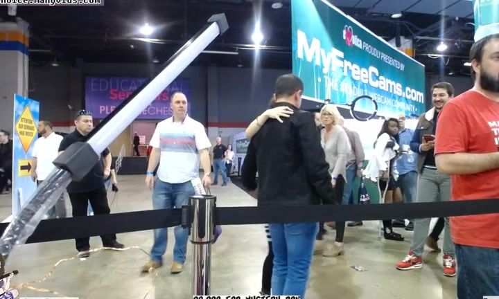 emmac-cb-15-11-2019-87040427-exxxotica-chicago-with-thebrittanybenz-and-fans