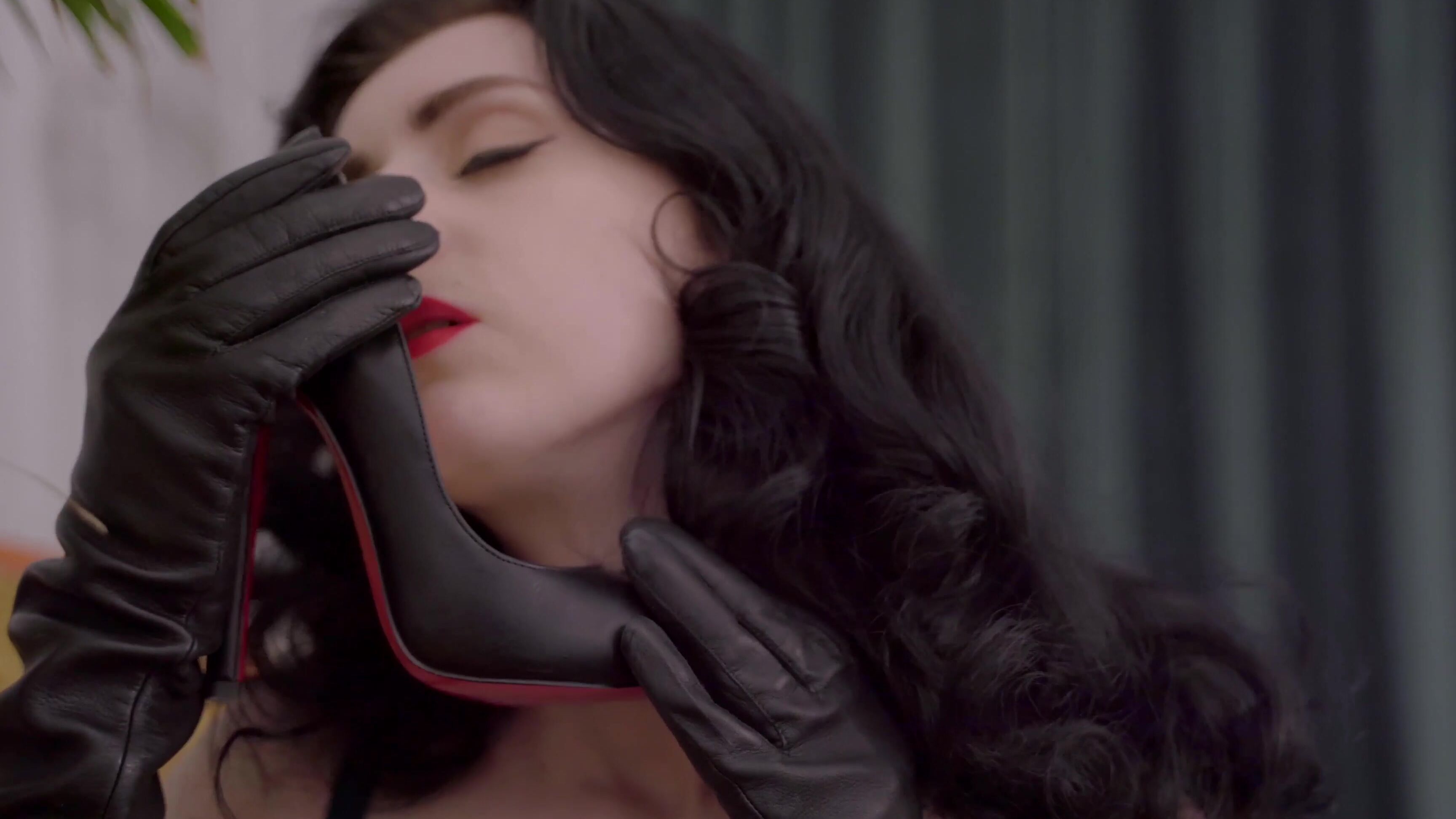 4K, Boot Licking, Dirty Shoe, Glove Fetish, Leather Fetish leather-gloves-and-the-smell-of-shoes ManyVids