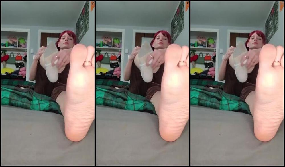 Miss Behavin Aka Misbehavedxoxo Onlyfans You Are So Submissive For My Beautiful Feet I Love Bossing You Around And Making You 6Hi