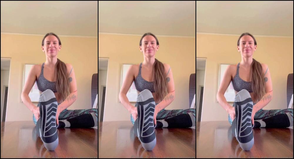 Cirenv This Table Was Covered In Cat Hair Thus The Pauses In Between To Use The Roller On My Ass