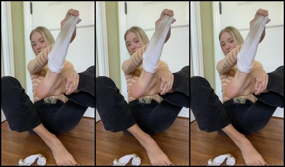 Goddess Kaylee Aka Xomaddykxo Onlyfans What Would You Give For A Sniff My Feet Are Nice And Clean For U Clean Foot Obsessed Betasp