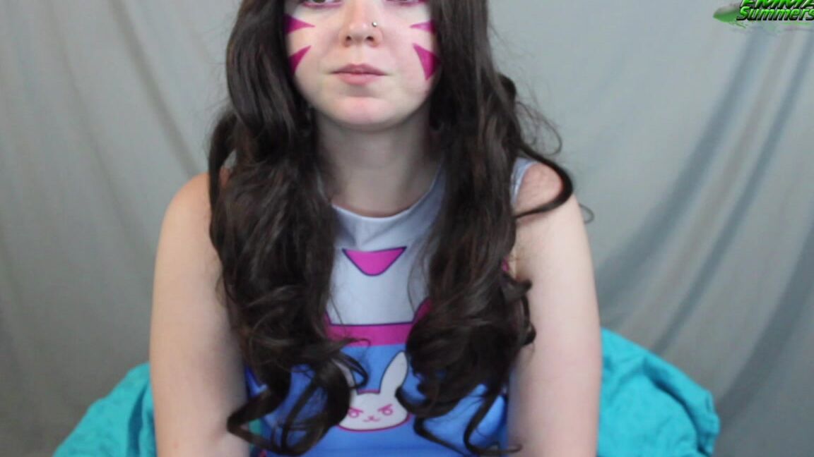 Emma Summers Dva Bubble Gum Blowing