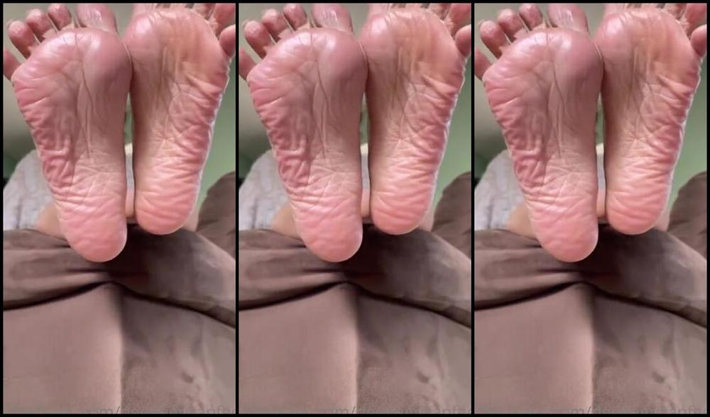 Deedeericanfeet Onlyfans As Requested I Guess A Joi Wit My Soles In This View