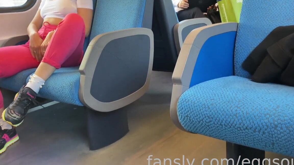 eggsout 17 11 2023 581808051065991168 tutti video da 30 min il coinquilino il treno la runner portami nel bosco Fansly