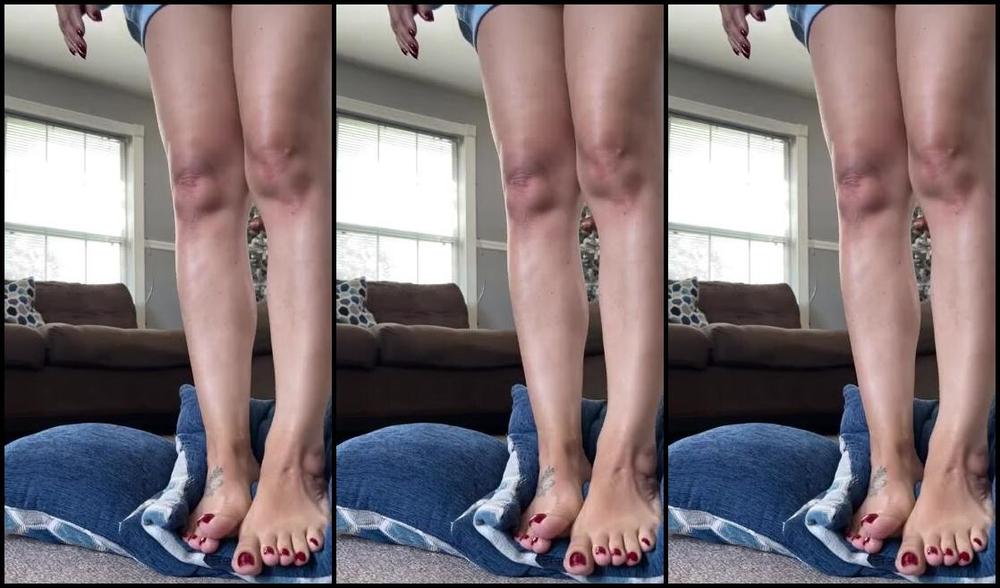Deedeericanfeet Onlyfans Gm As Requested U Kno I Love Trampling On Ur Heads Heheheeh
