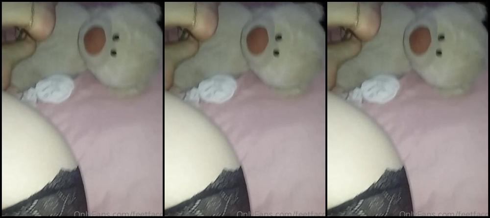 Feetfaccy Brincando Com Ursinho