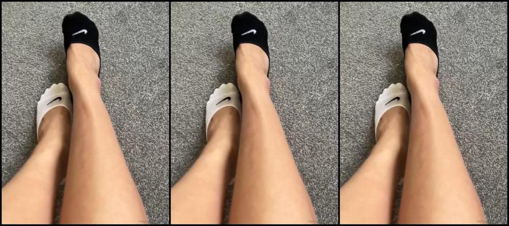 The Queen Of Sole Aka Missesdiscreets Onlyfans Good Morning These Pop Socks Are Pretty Sexy I Like Them Miss Matched 2