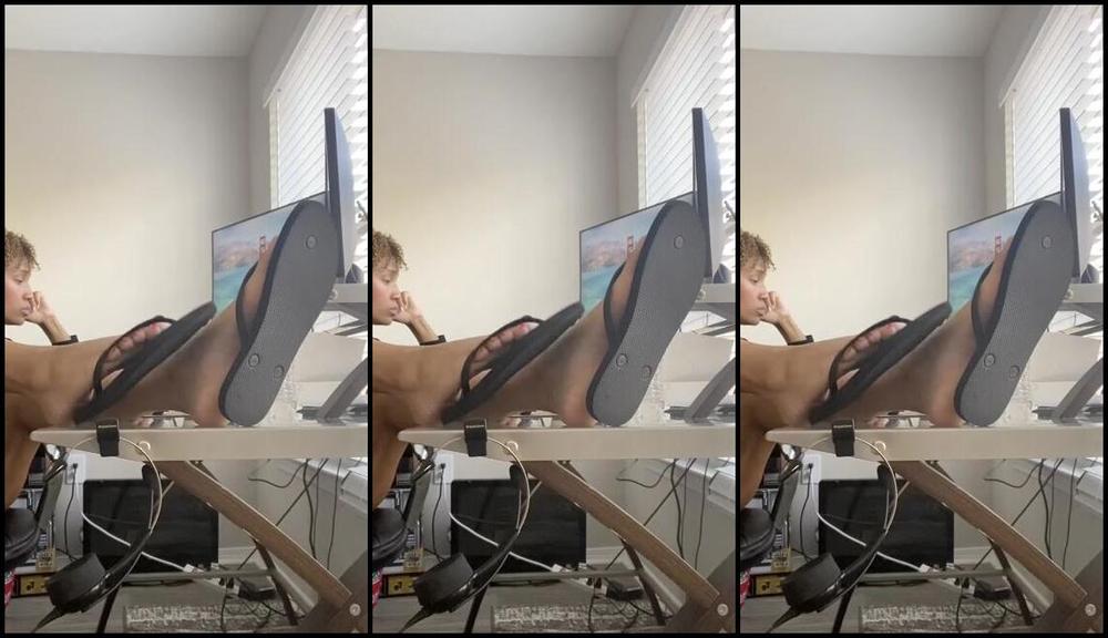 Nicholesole Onlyfans Flip Flops On The Desk While Working 7P