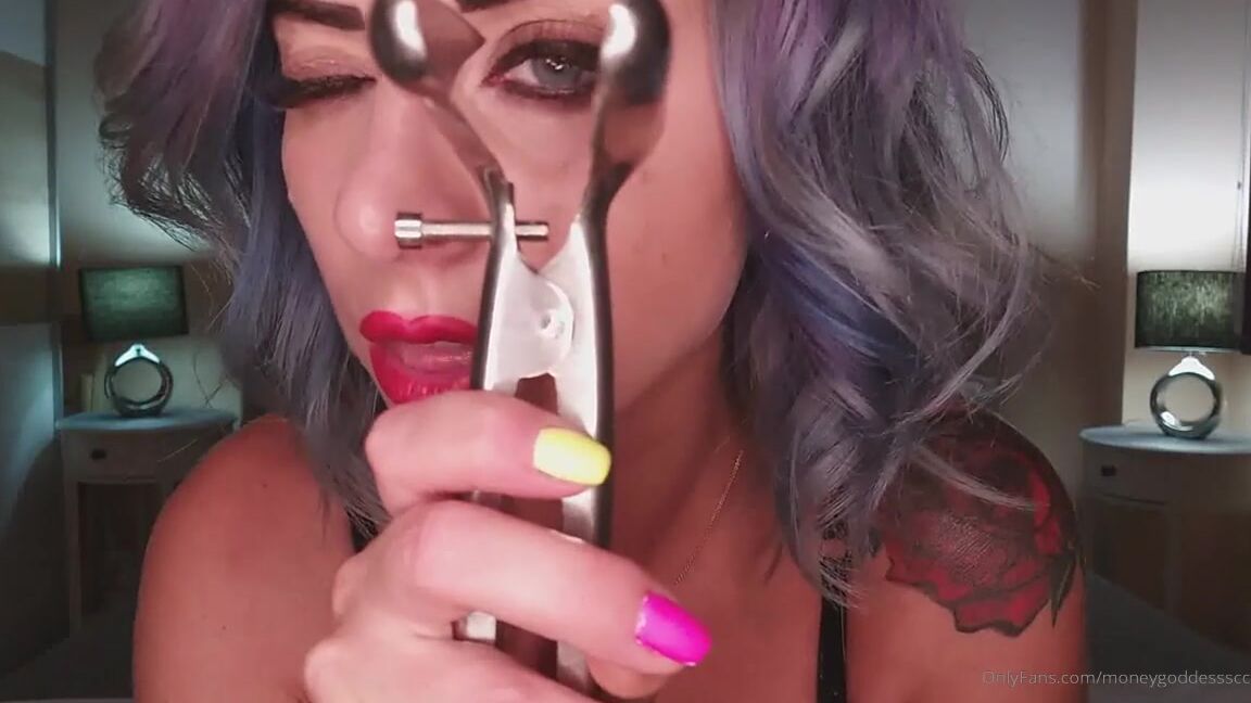 Moneygoddesss Craving Cock For Mommy