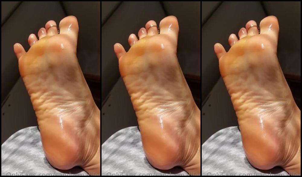 Mica Sandy Nicknamed Sandysmallfeet Onlyfans Oily Soles In The Sun Soft Joi Yes I Was So Horny While Filming This