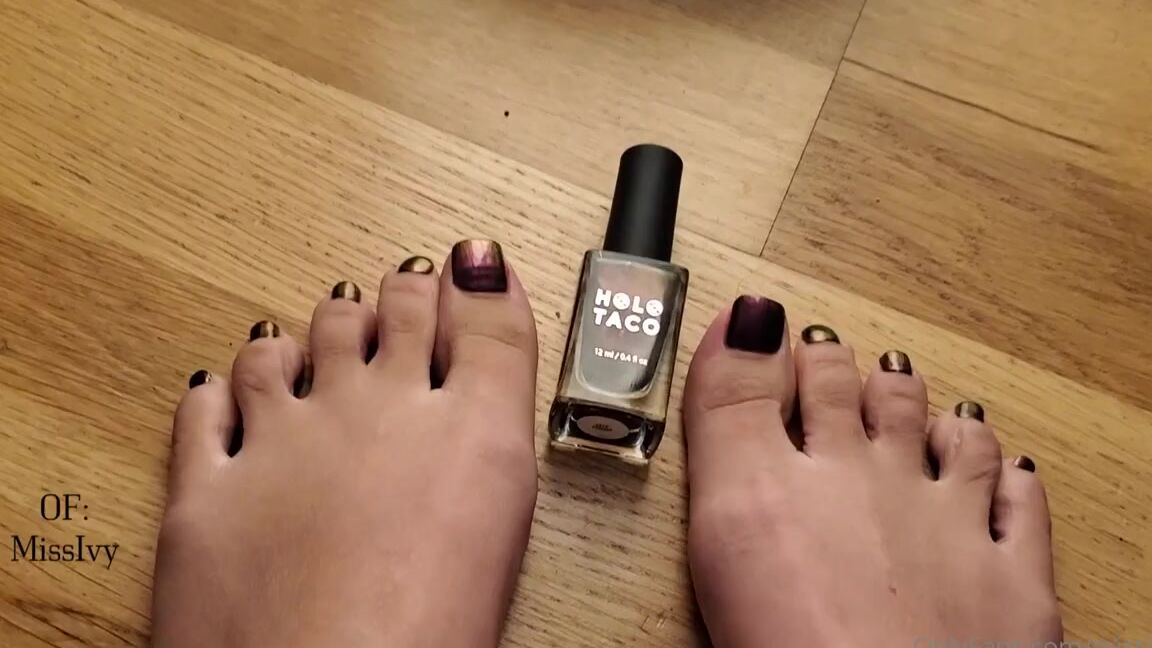 Maitresse Ivy Nicknamed Maitresseivy Onlyfans Dancing Feet With New Nail Polish