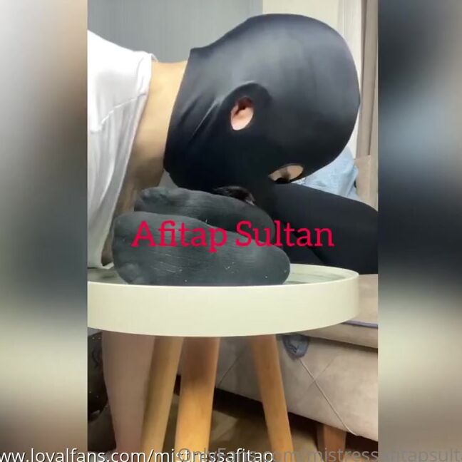 Onlyfans Model Mistress Afitap Aka Mistressafitapsultankleme Izmelerimi Yalatp Oraplarm Koklattm Malko 7