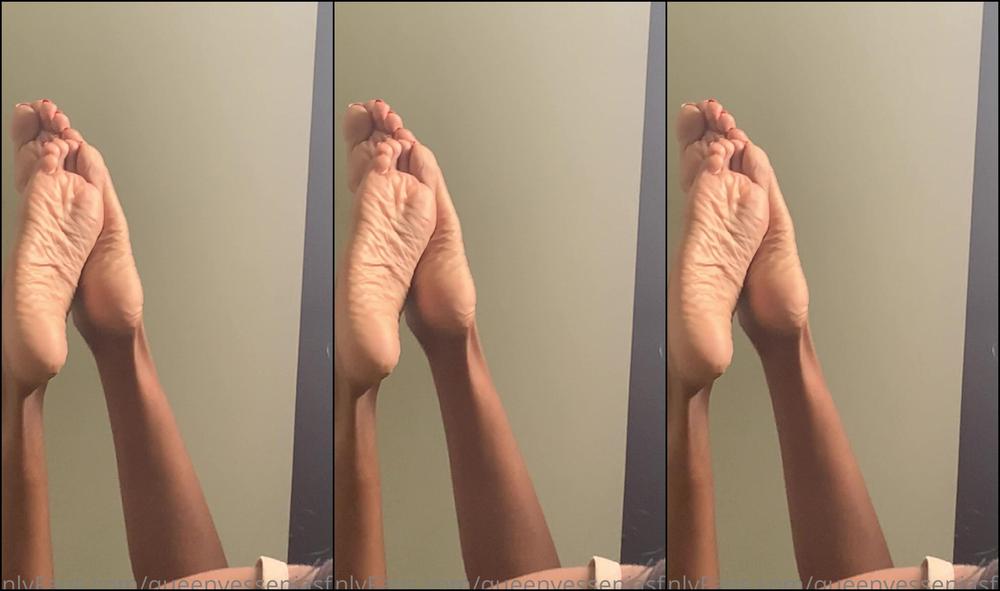 Queenyesseniasfeet Enjoy My Feet While I M Over Here Slurping On Little Peter