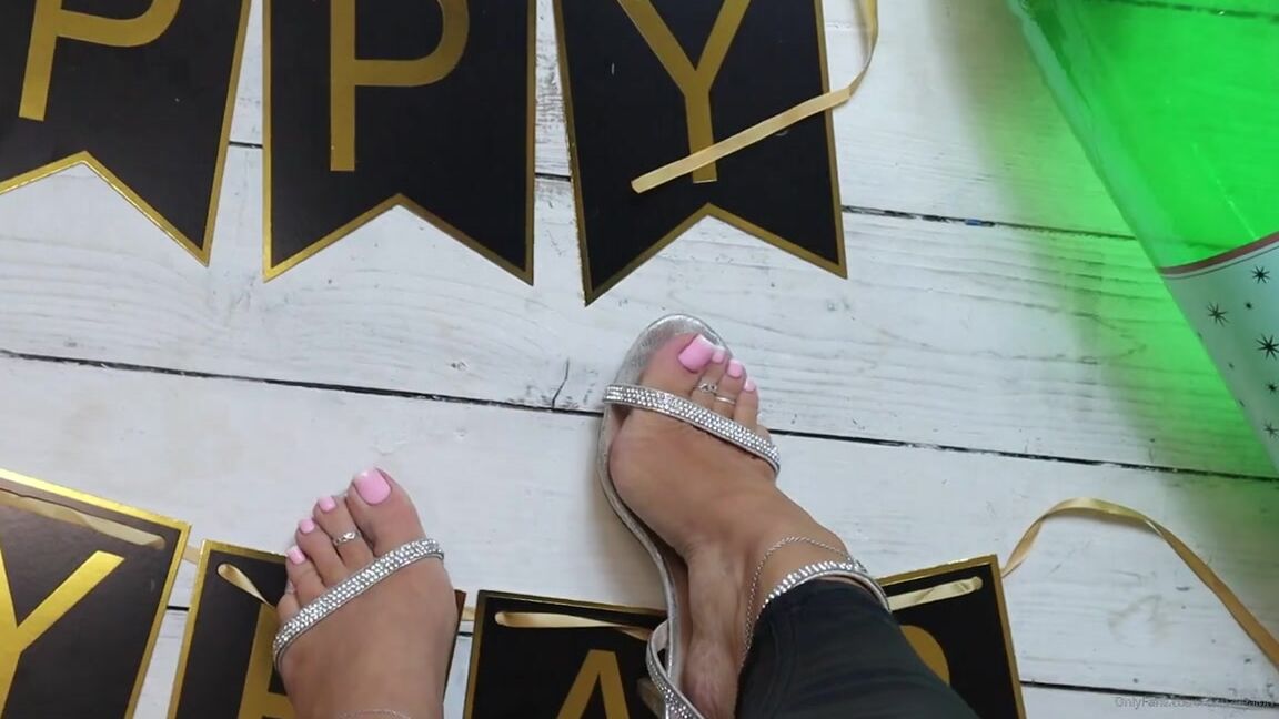 Footsiegalore Onlyfans Walking Into The New Year Like