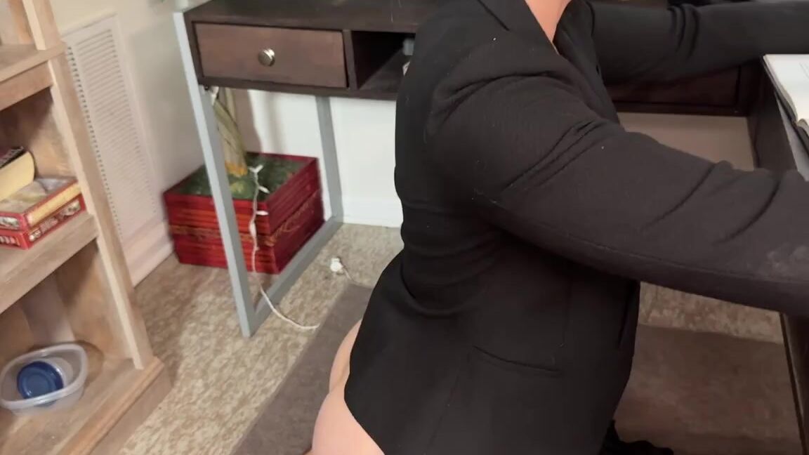 fityoginina boss nina alder makes lazy employee lora cross sniff and lick her stinky feet and earn her job with pussy worship under the desk_5q Clips4Sale