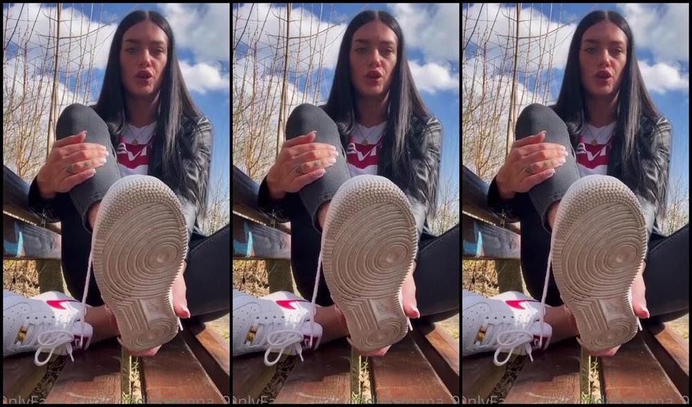 Goddessmona 91 Onlyfans Pov Du Und Ich Drauen Wenn Ich Dir Sage Dass Es Zeit Ist Wieder An Meinen Socken Zu Schnuppernp