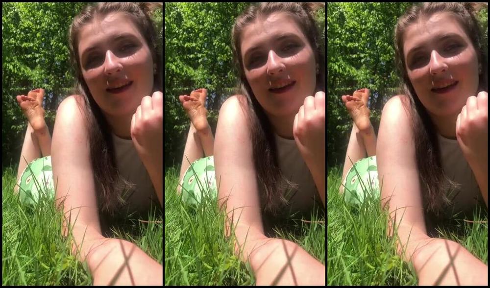 Delilah Nicknamed Footiesfeets Onlyfans In The Pose Joi Let S Be Quick Before The Neighbors See