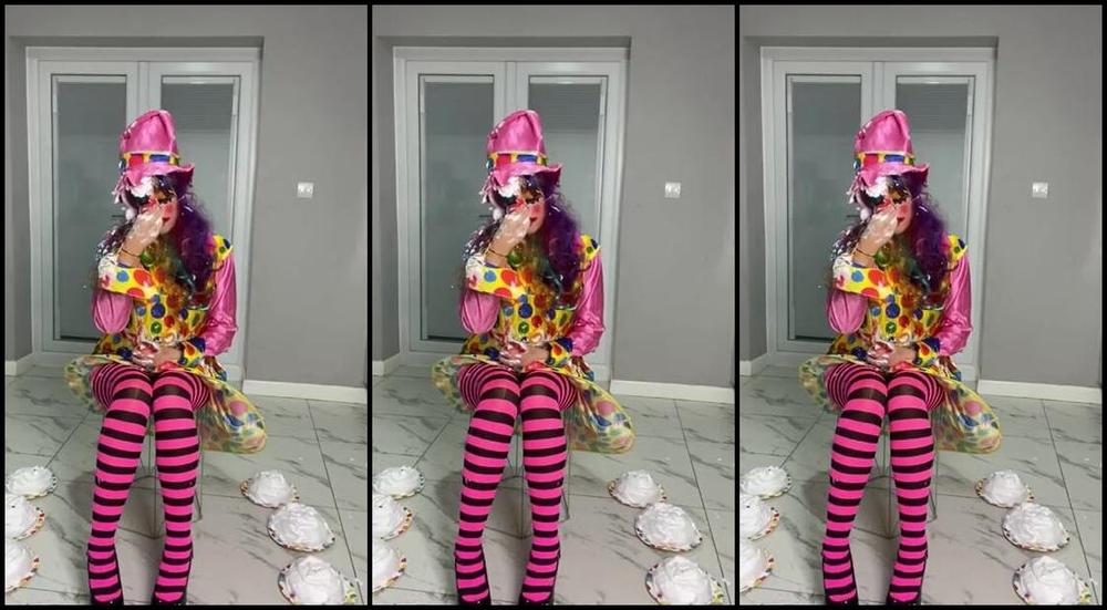 Bsmessybakery Nicknamed Bsmessybakery Onlyfans A Nice Big Pie Sandwich For This Very Humiliated Clown This