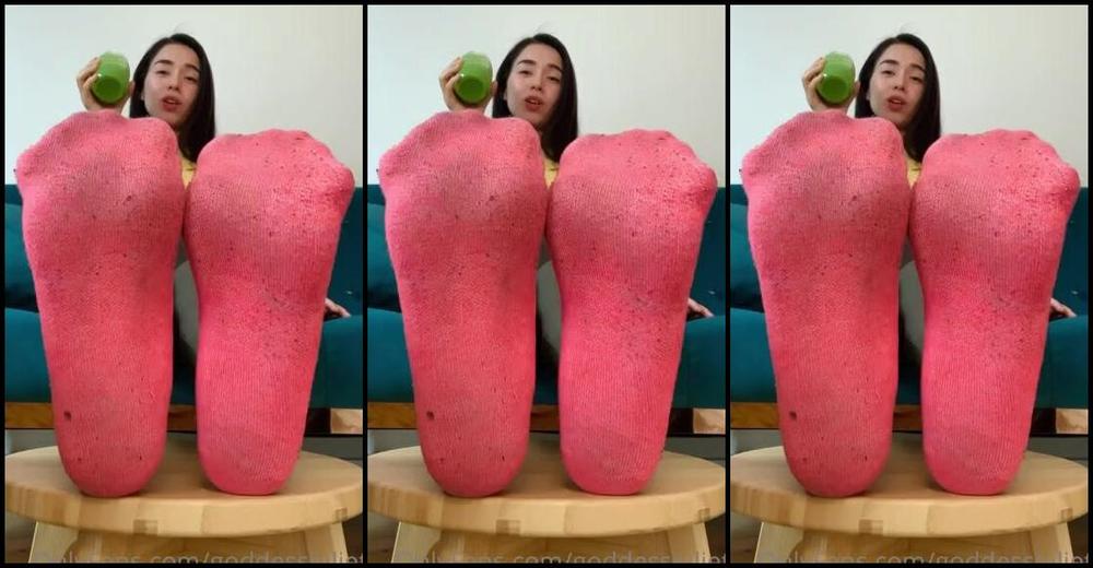 Goddess Juliet Nicknamed Goddessjuliet Onlyfans Your Favorite Scent Stinky Sweaty Socks