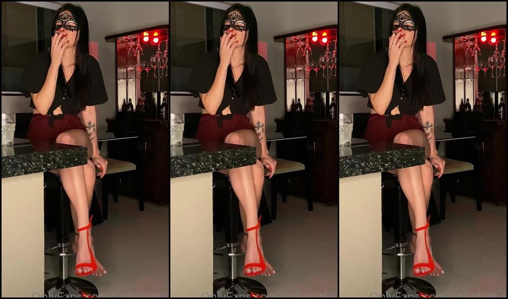 Sofialuttvip Time To Relax Smoke Listen To Music And Take Off High Heels