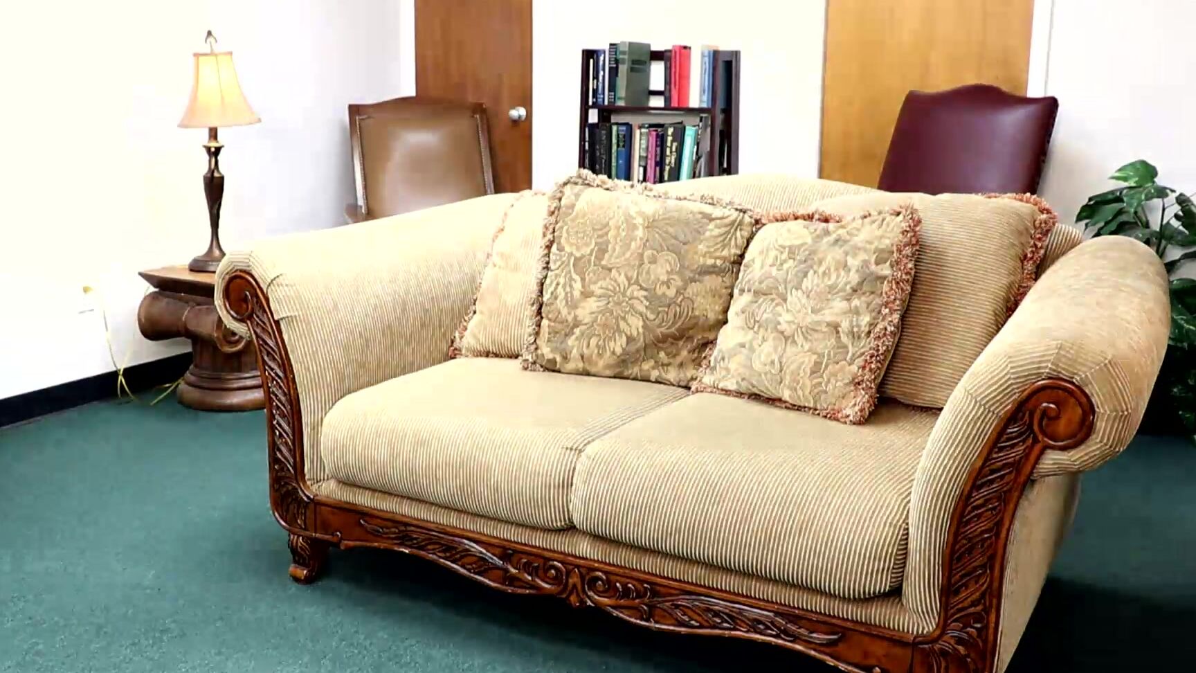 Alice, Kiki Cali - Sleepover Straddle Spanking_1 Siterip